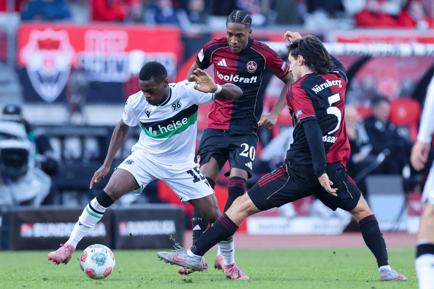 半岛体育APP-TZ：拜仁考虑回购后腰阿塞科替格雷茨卡，他被称作身体怪兽