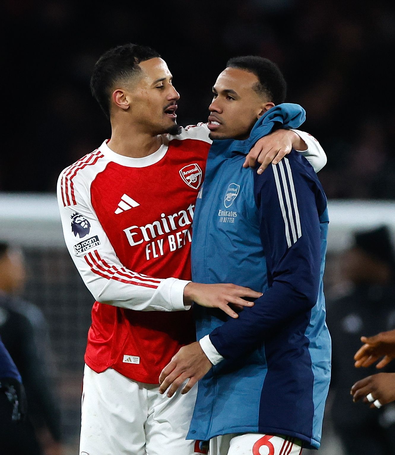 半岛体育下载-琼斯：加布里埃尔和萨利巴面对曼联时非常脆弱，有时甚至有些软弱